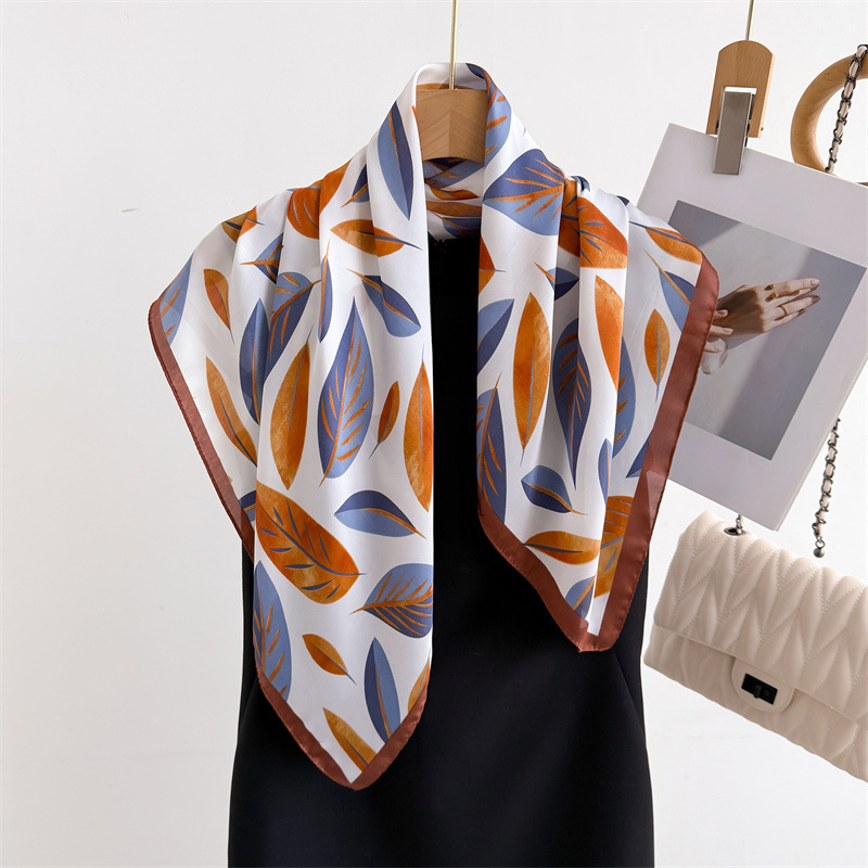 Luxury Brand Print 70cm Square - Luxury Bags Brands 评论和价格