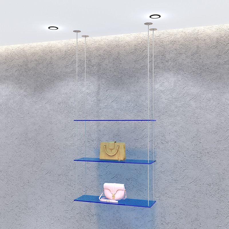 Clothing store window display  - Luxury Bags In Store 评论和价格